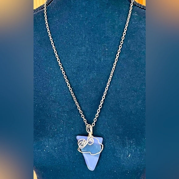 Handmade Silver Wire Sea Glass Arrow Pendant Necklace Natural Gift Geometric VTG - Picture 1 of 10